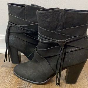 Vince Camuto black womens booties 8/38 leather